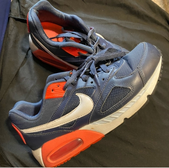 Nike Shoes - SALE💕Nike Air Max Size 7.5